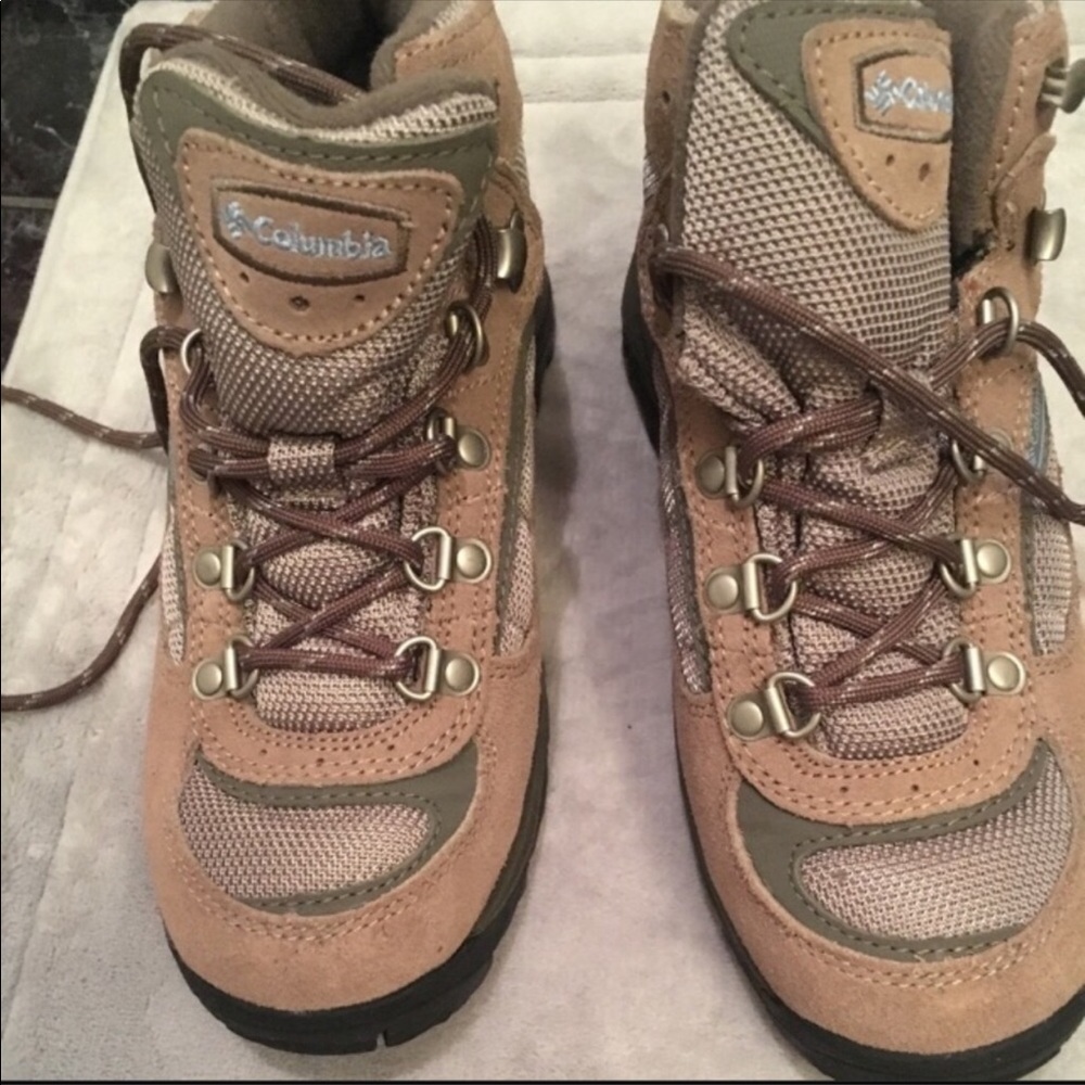 Columbia hiking shoes size 7